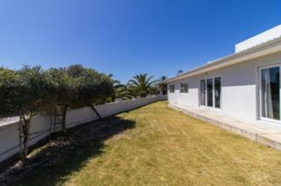 5 Bedroom Property for Sale in Van Riebeeckstrand Western Cape